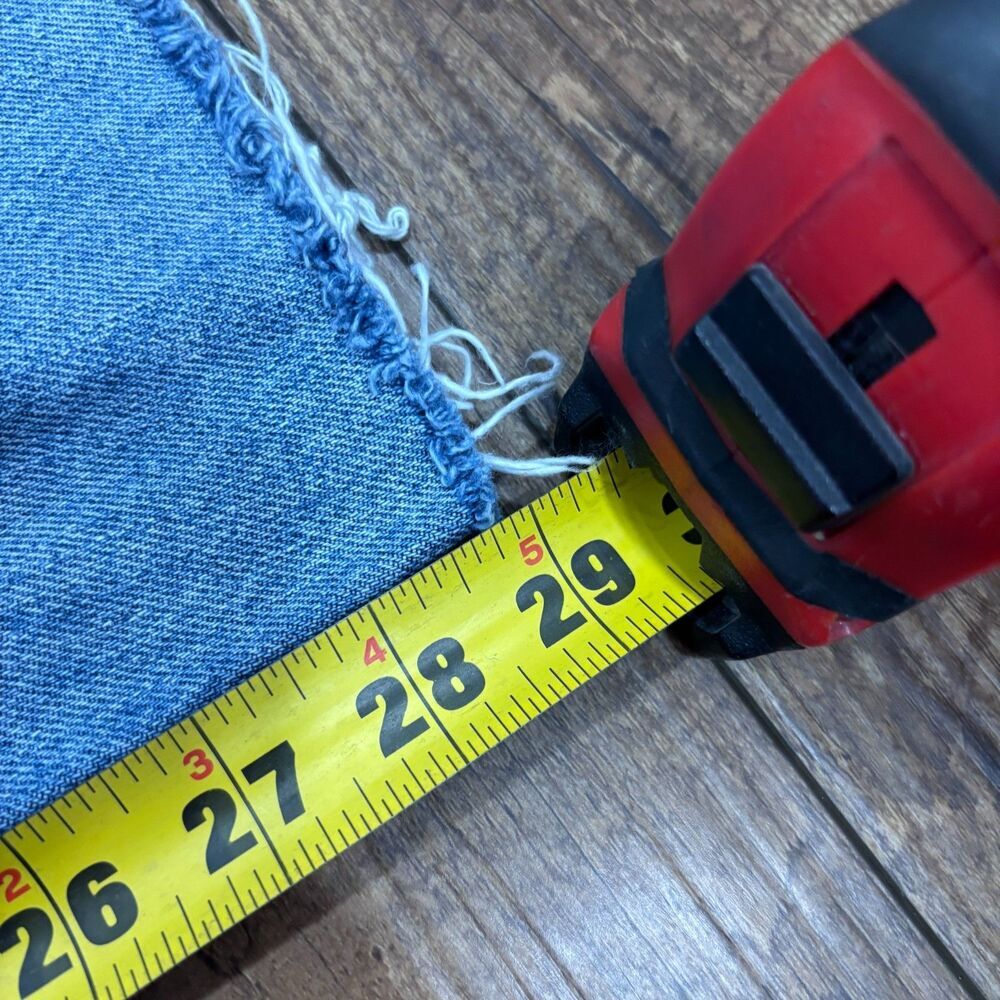 The Gap Low Rise Wide Leg Distressed Stride Jeans Women's Size 28/6 Tall Raw Hem - Picture 8 of 10